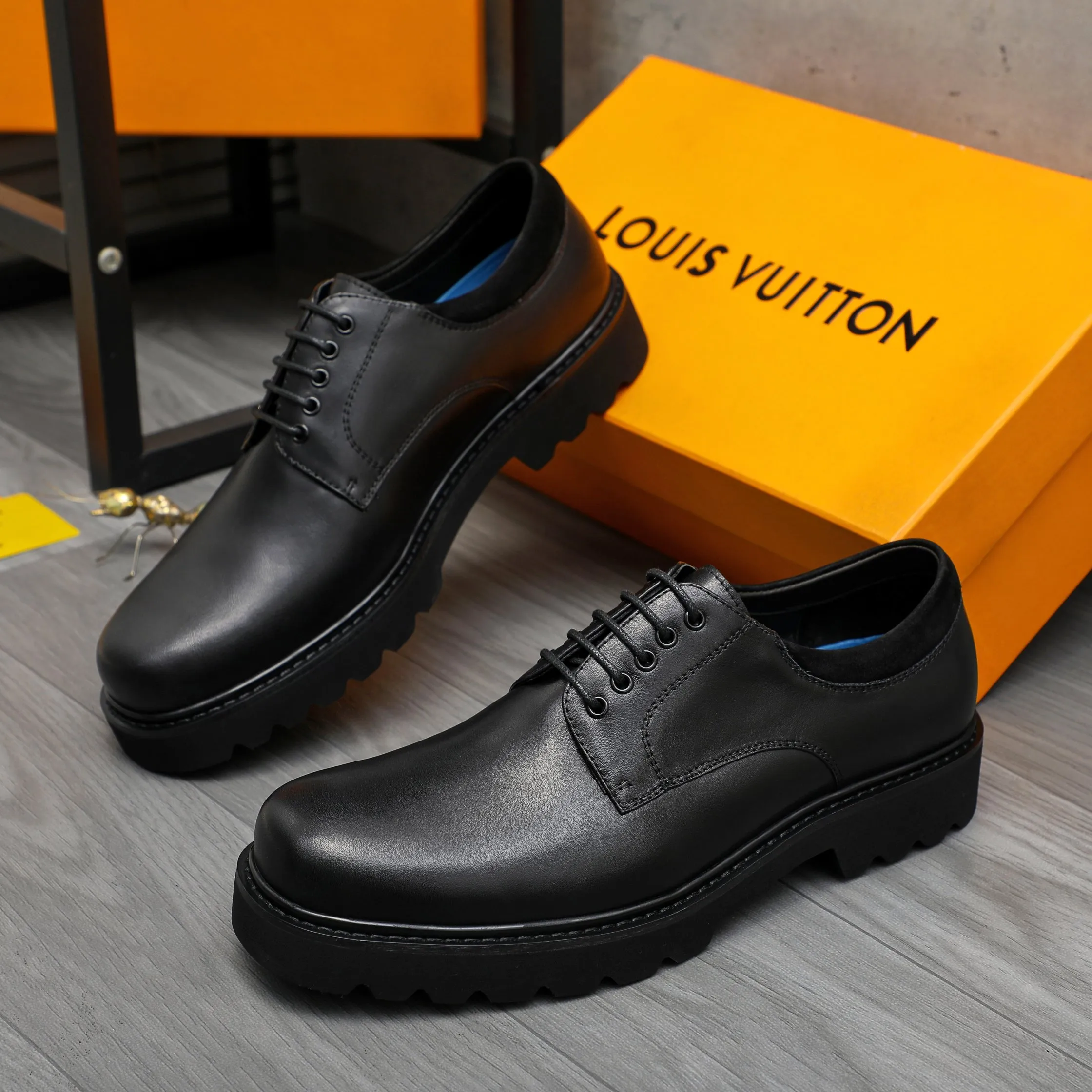 Men's shoes 💰p480 Product trademark: LV (Louis Vuitton) business lace-up leather shoes Regular size: 38-45 (45 is custom-made and non-returnable) Product materials: Selected high-quality cowhide upper, cowhide lining, original rubber outsole